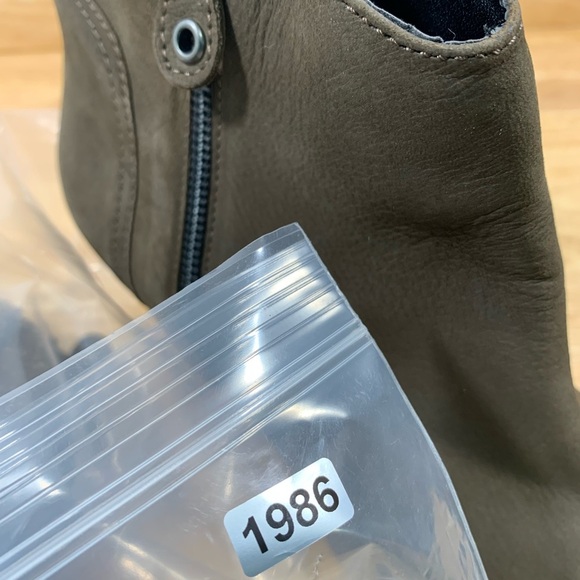 NEW Diba 10 Green Brown Sequoia Suede Leather Zip Booties - Picture 2 of 8